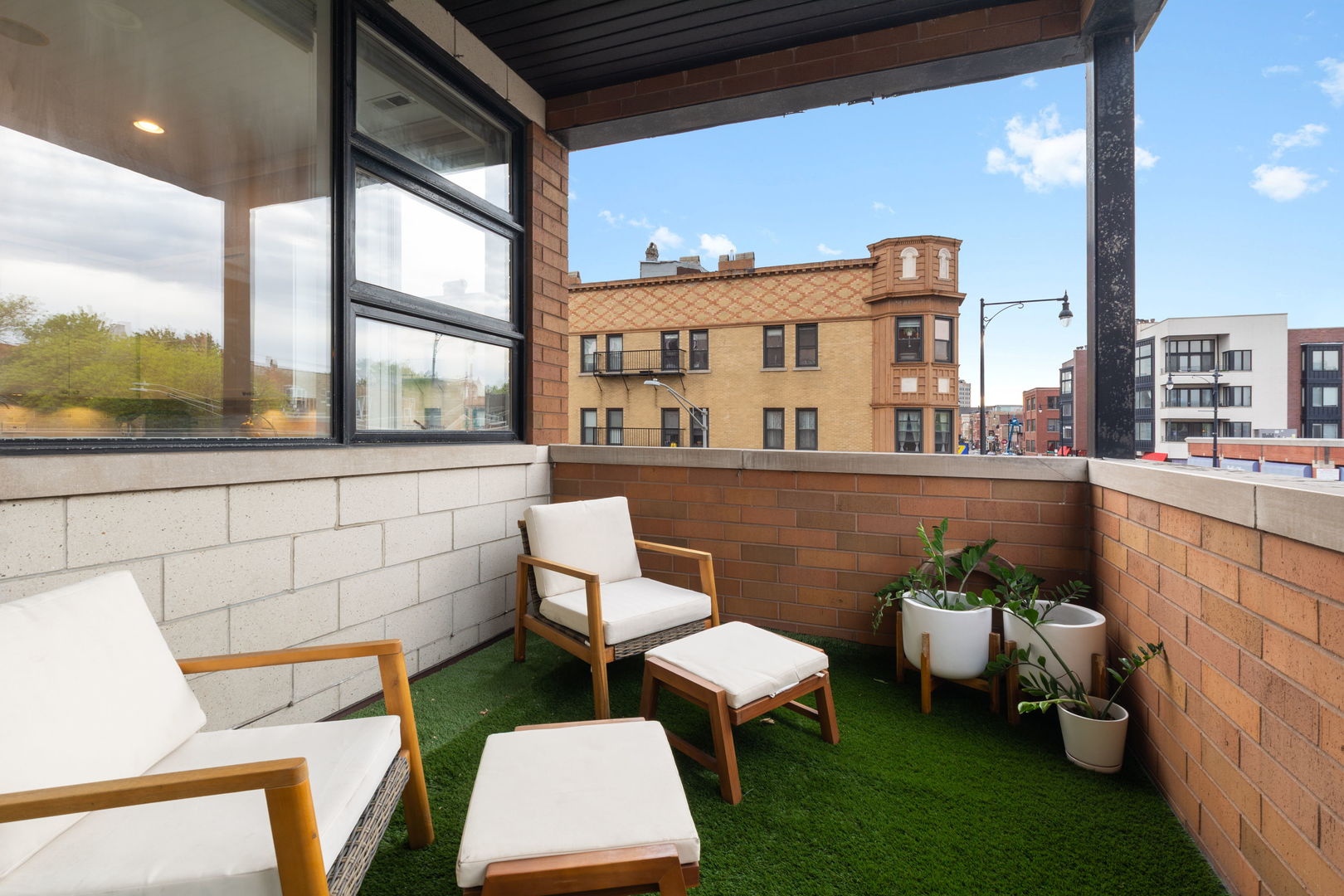 1555 N WOOD Street Unit: 201