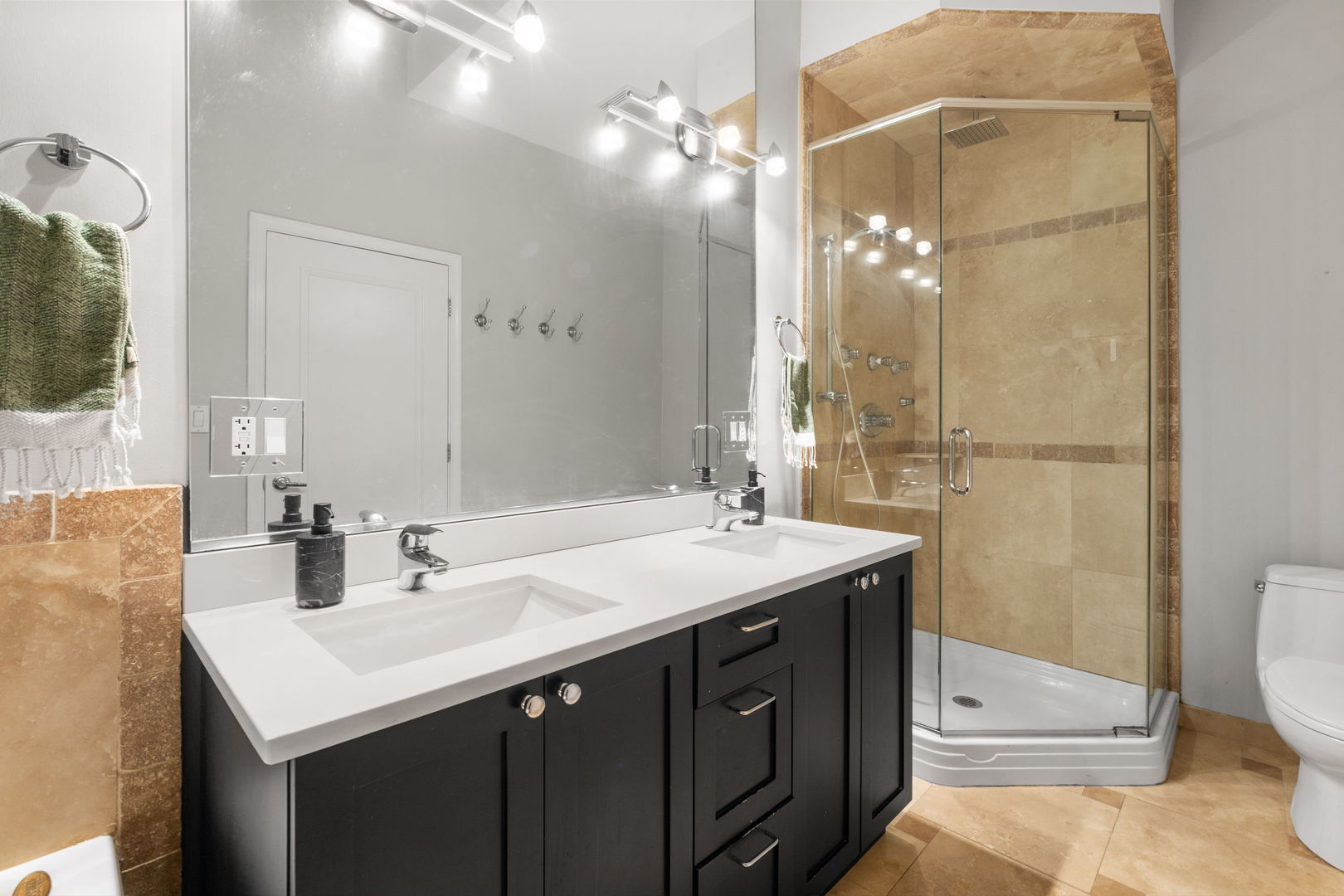 1555 N WOOD Street Unit: 201