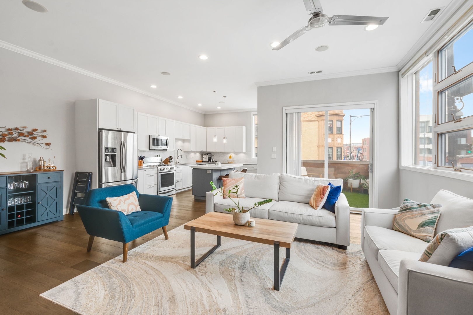 1555 N WOOD Street Unit: 201