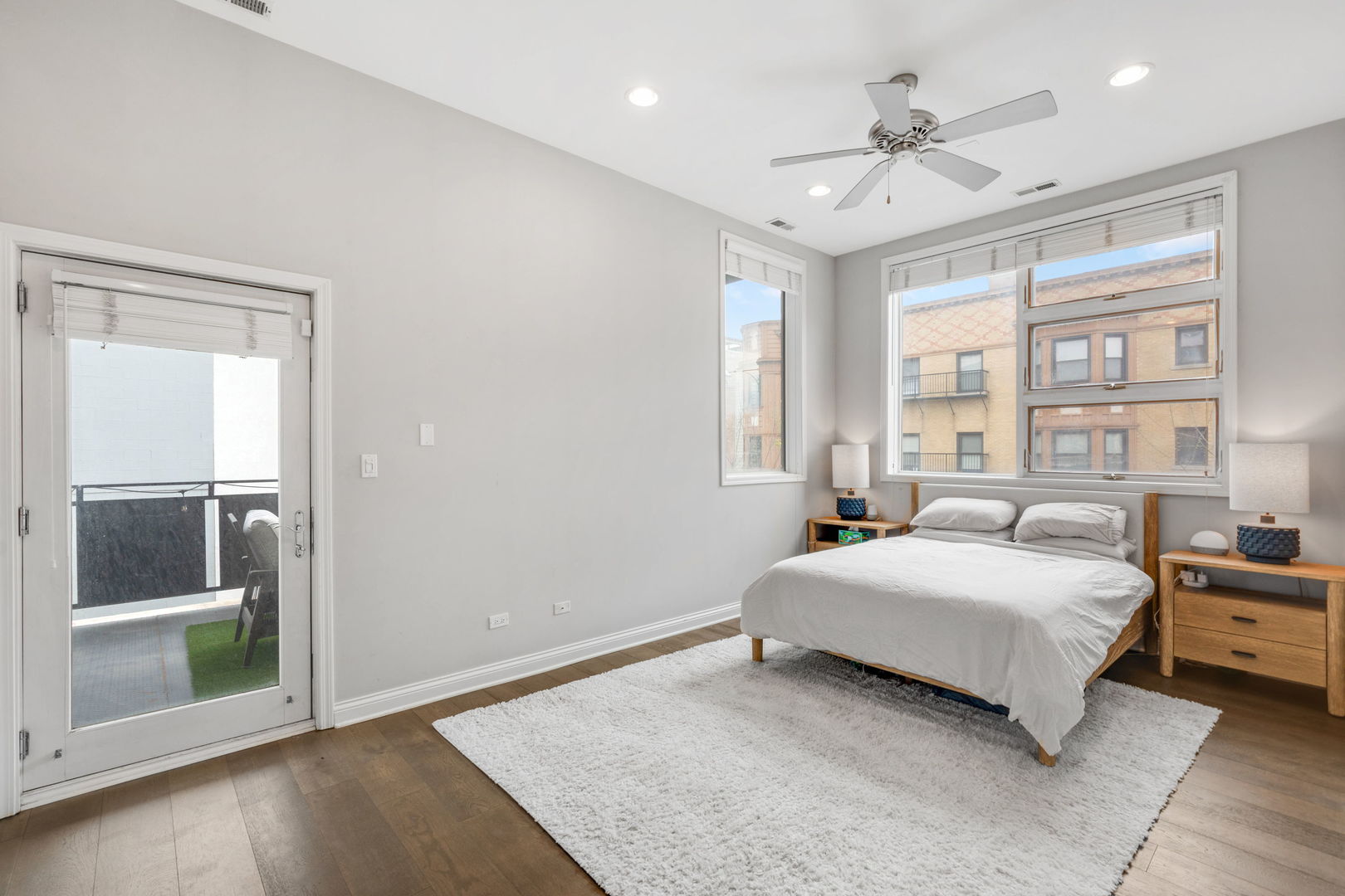 1555 N WOOD Street Unit: 201