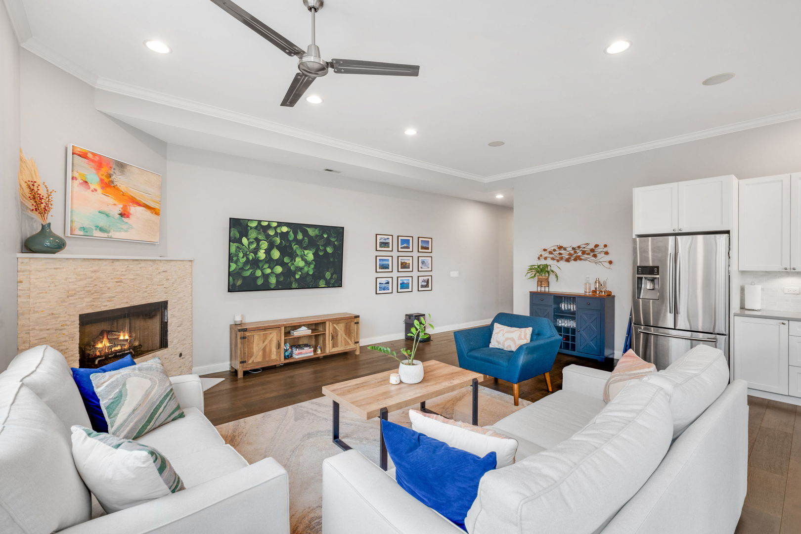 1555 N WOOD Street Unit: 201