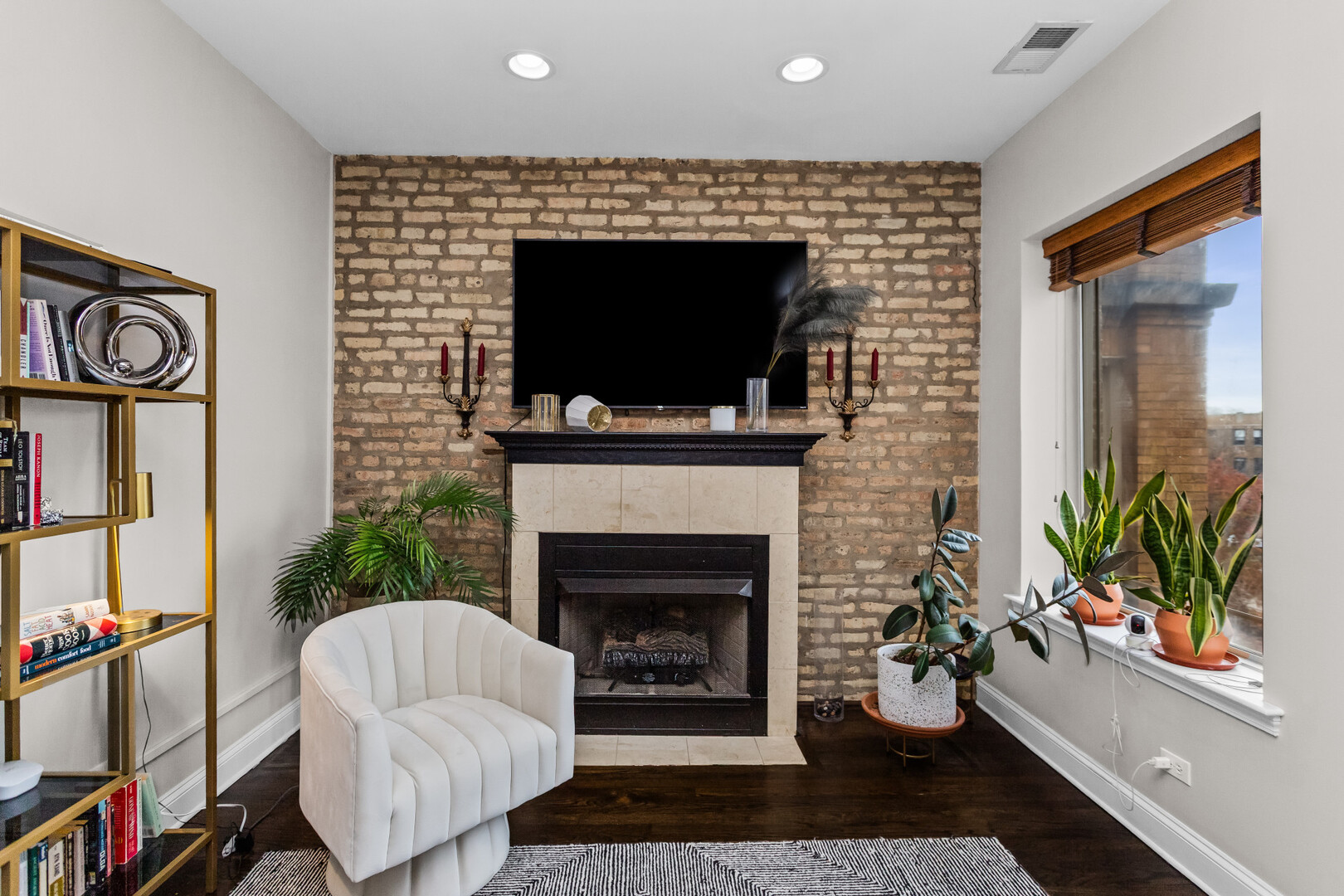 4944 N SPAULDING Avenue Unit: 3N