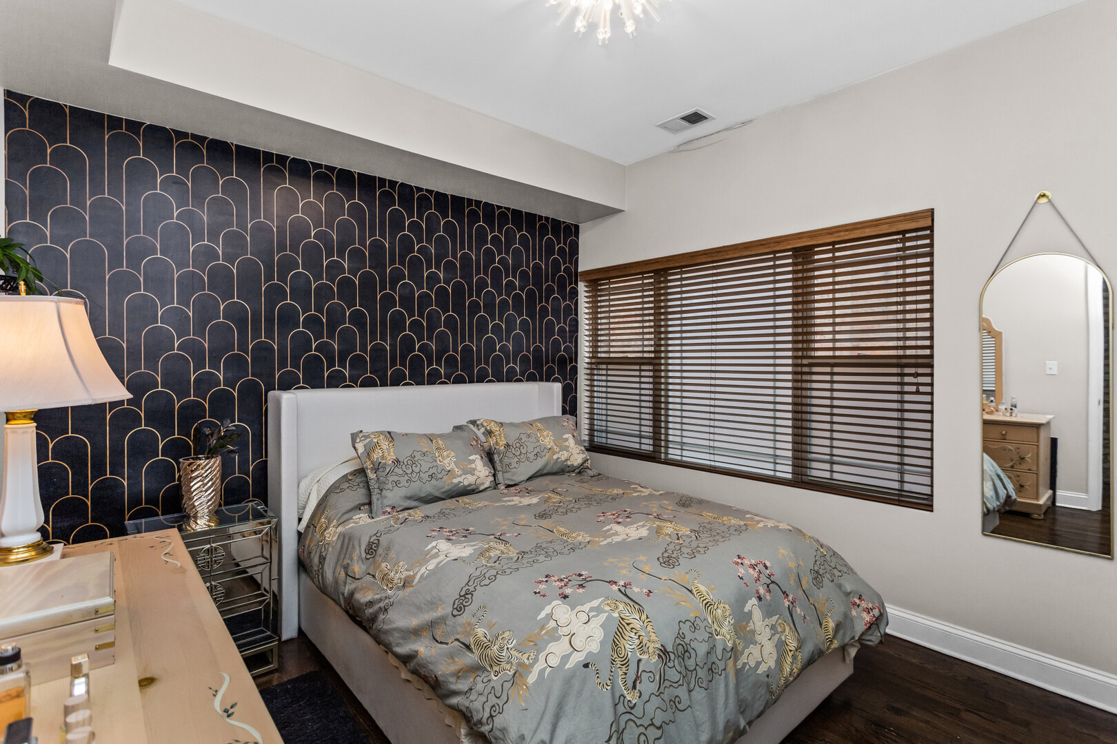 4944 N SPAULDING Avenue Unit: 3N