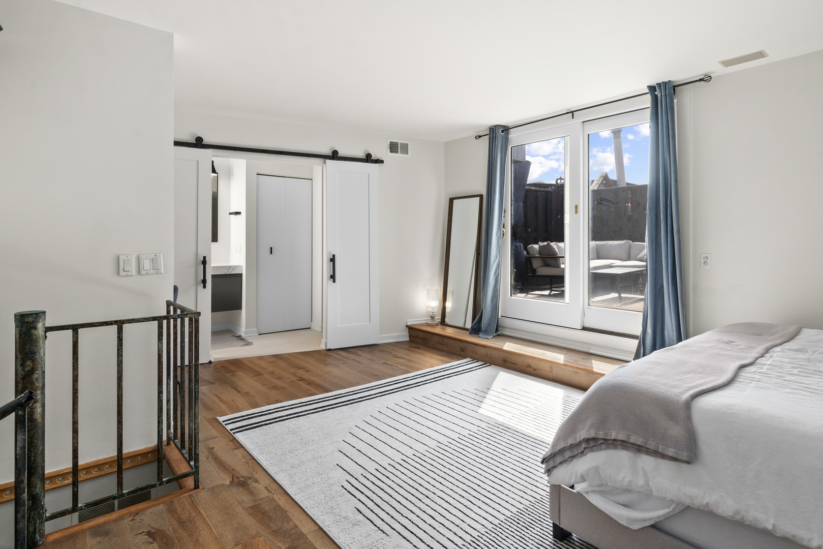 2226 N Racine Avenue Unit: 7