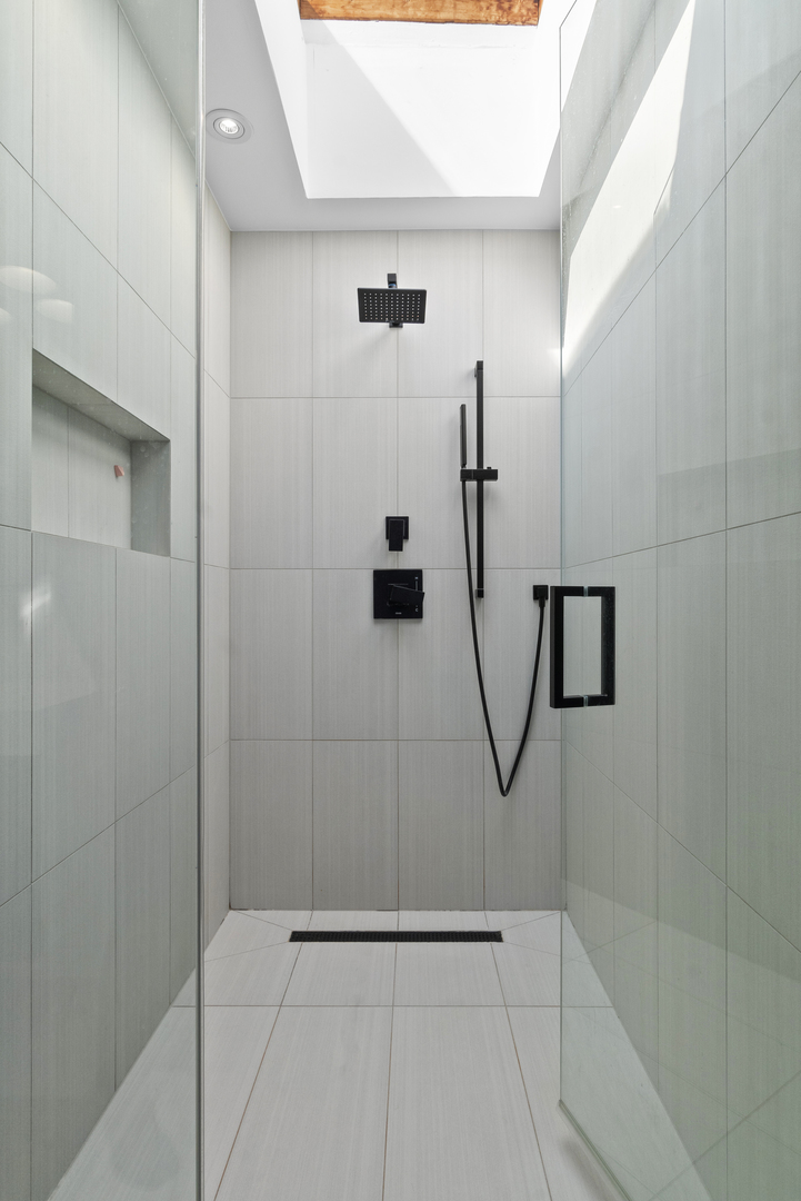 2226 N Racine Avenue Unit: 7