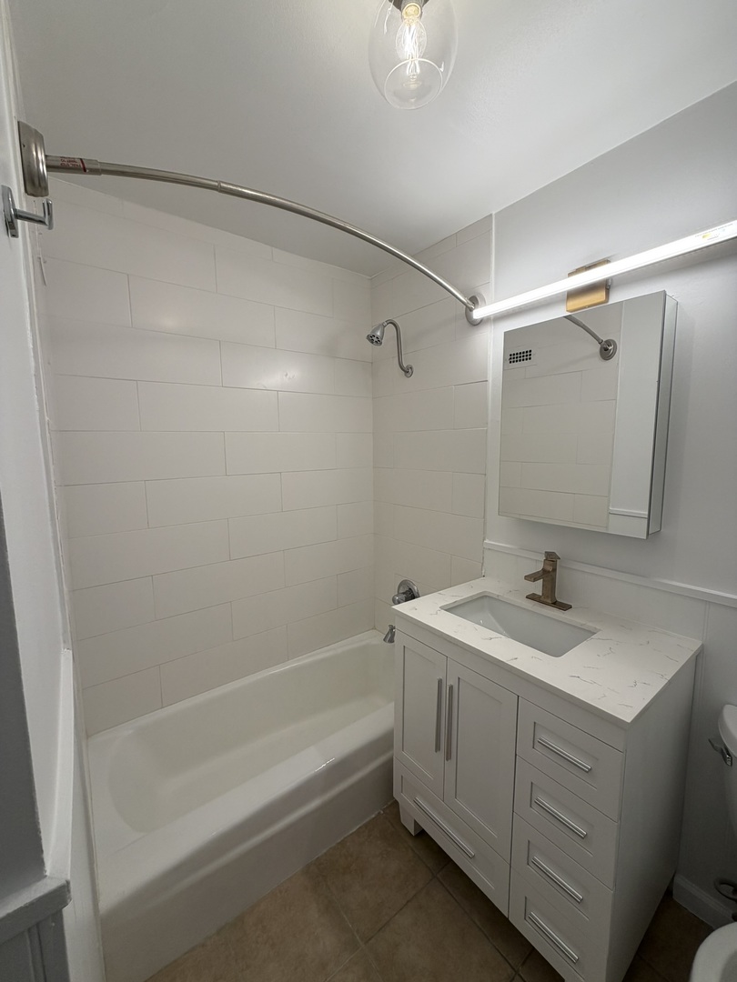 1255 N Sandburg Terrace Unit: 309E