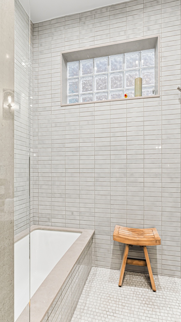 820 W Buckingham Place Unit: 1