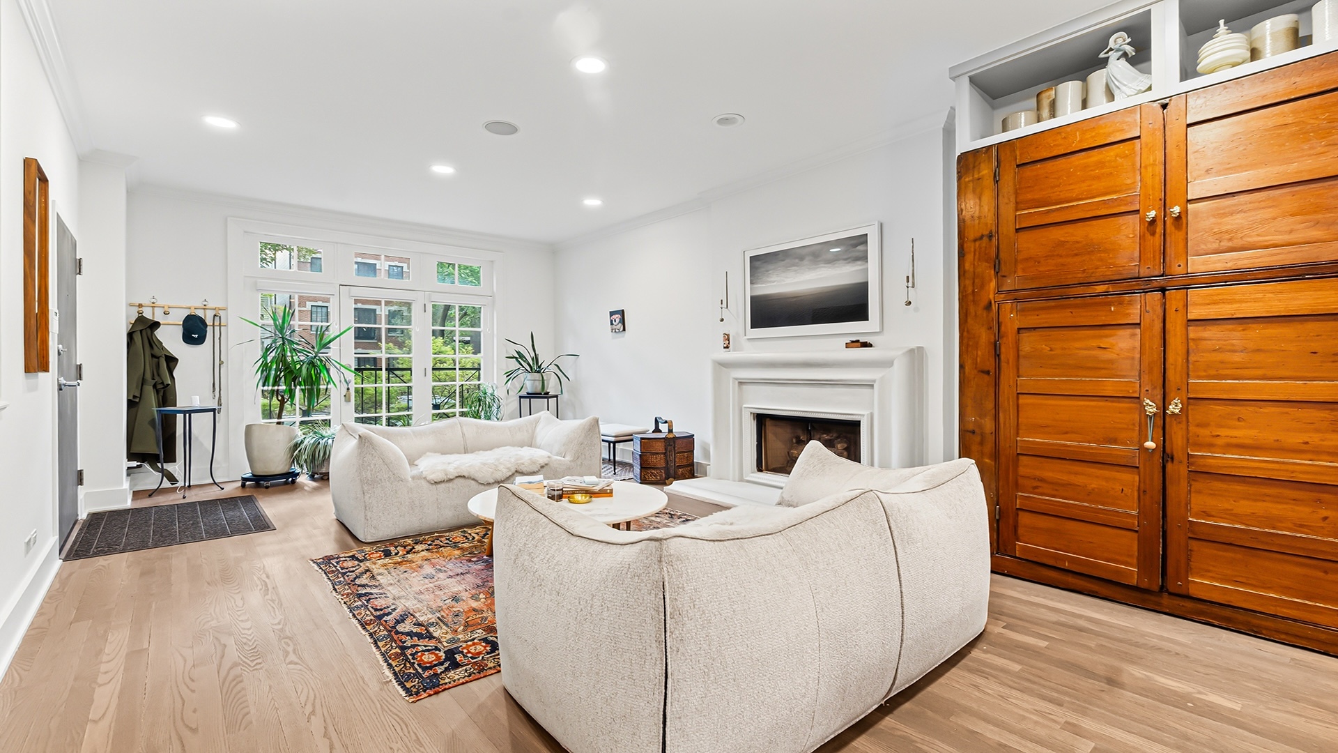 820 W Buckingham Place Unit: 1