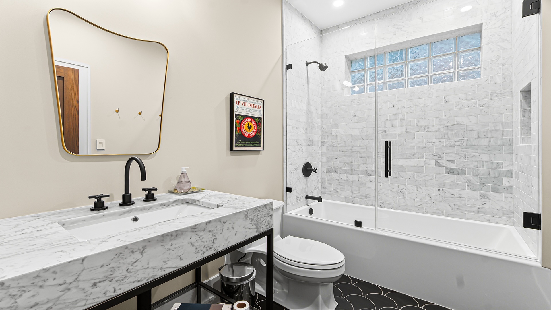 820 W Buckingham Place Unit: 1