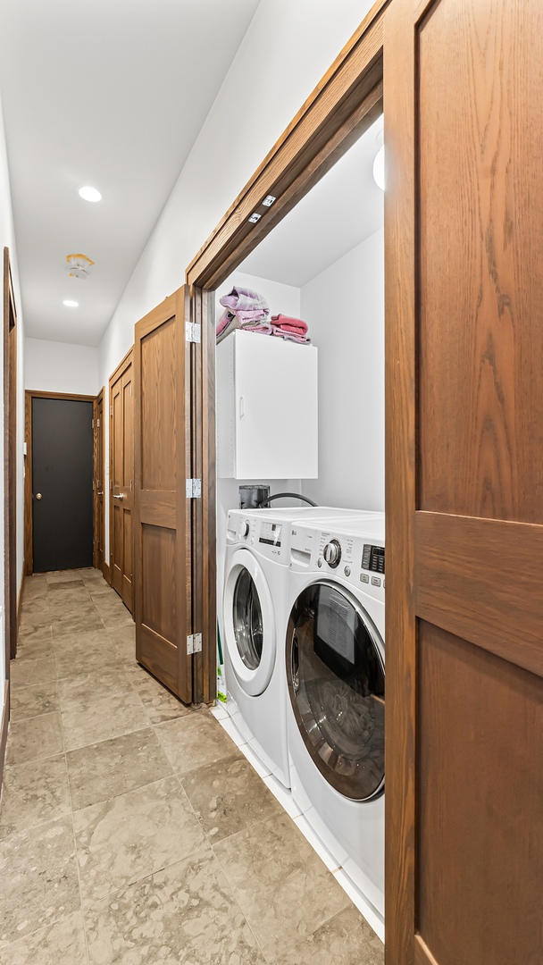 820 W Buckingham Place Unit: 1