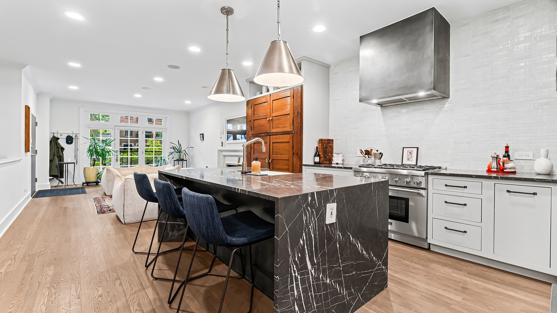 820 W Buckingham Place Unit: 1