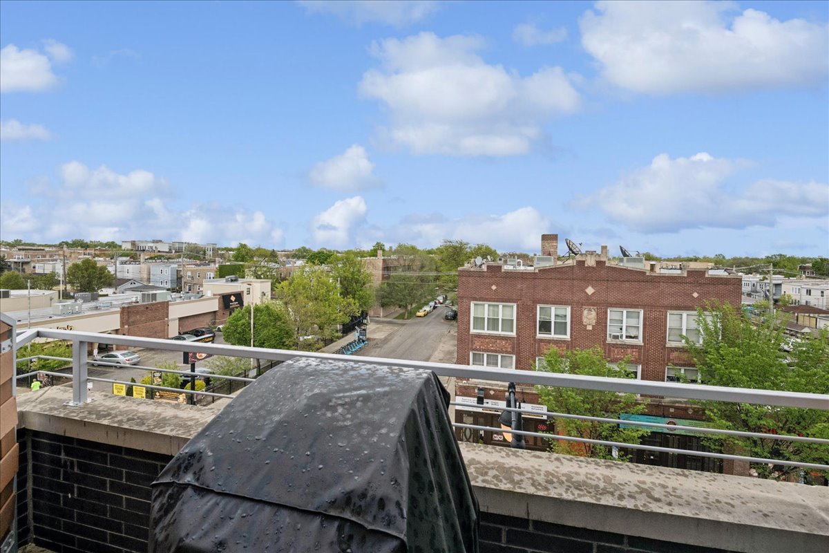 3201 W Leland Avenue Unit: 402