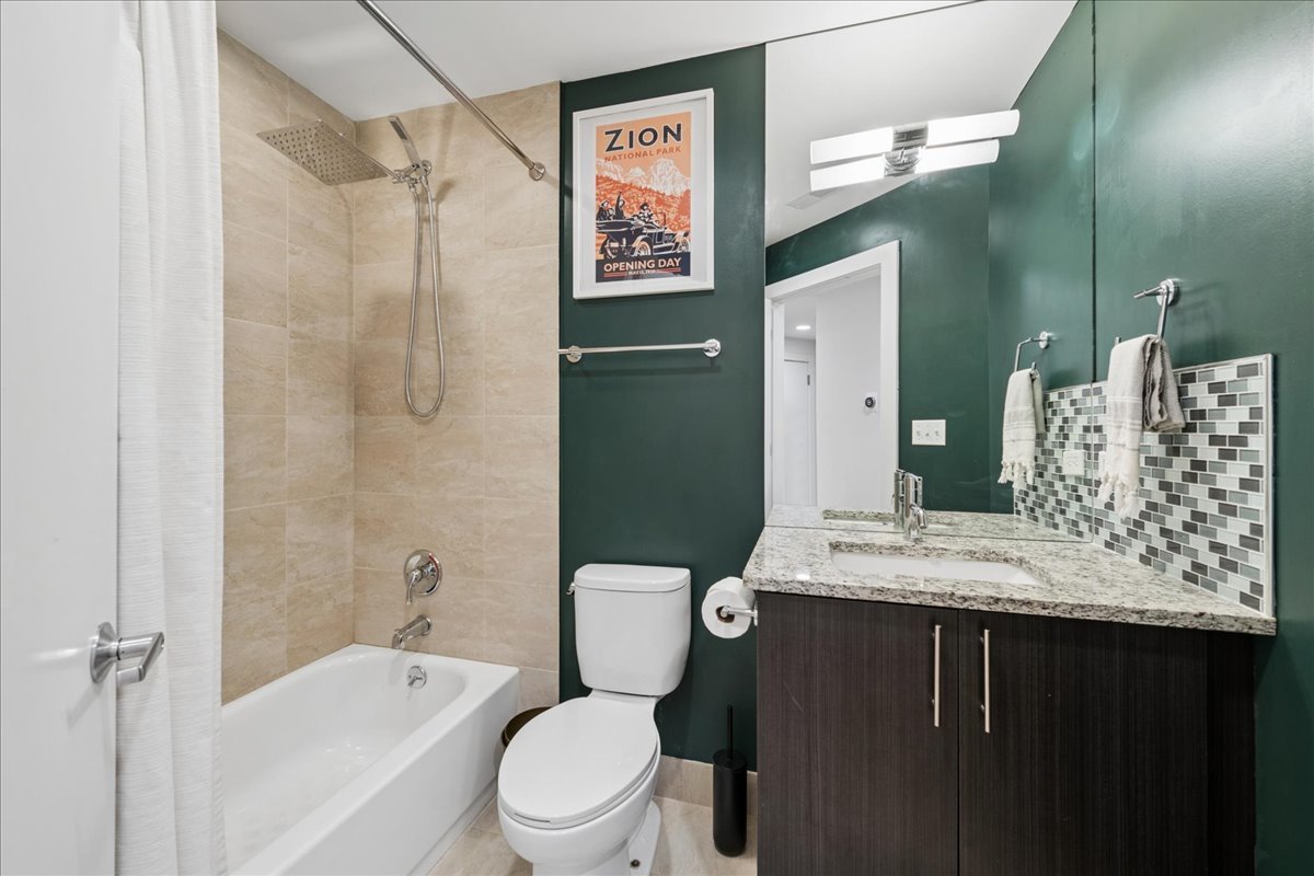 3201 W Leland Avenue Unit: 402