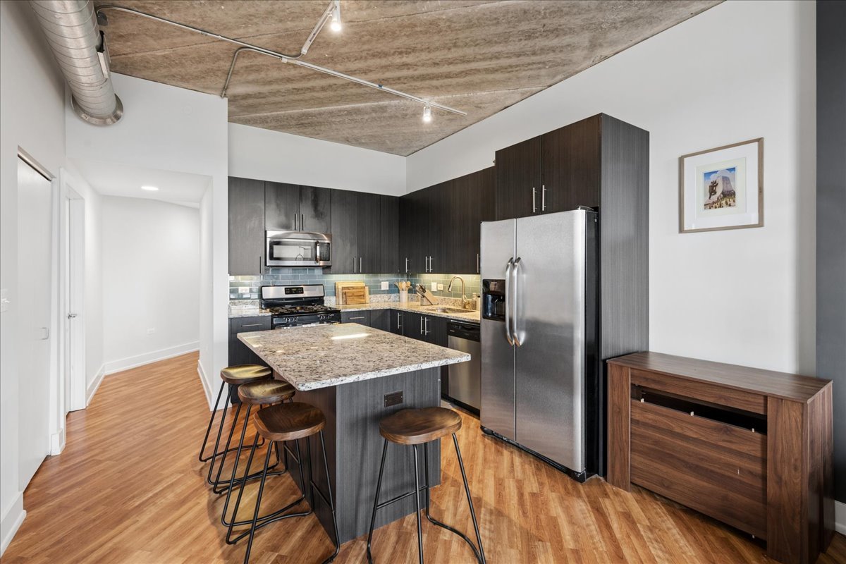 3201 W Leland Avenue Unit: 402