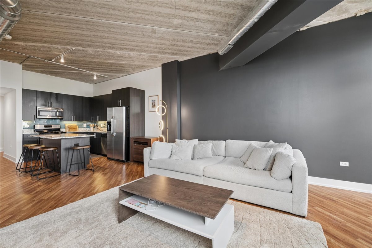 3201 W Leland Avenue Unit: 402