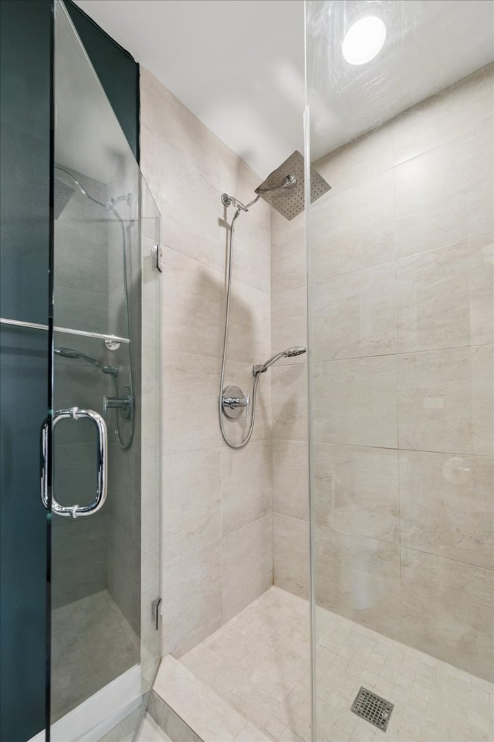 3201 W Leland Avenue Unit: 402