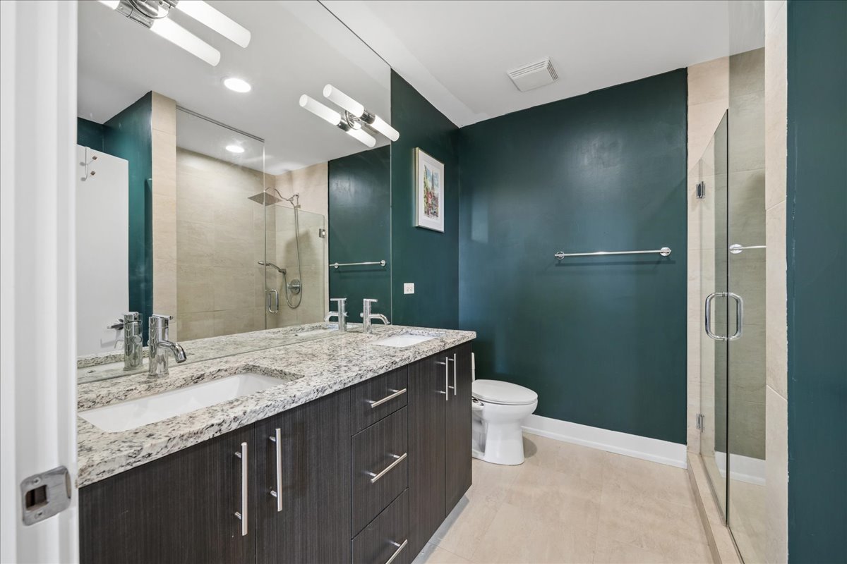 3201 W Leland Avenue Unit: 402
