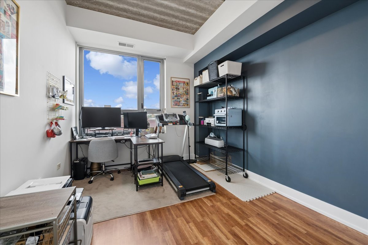 3201 W Leland Avenue Unit: 402