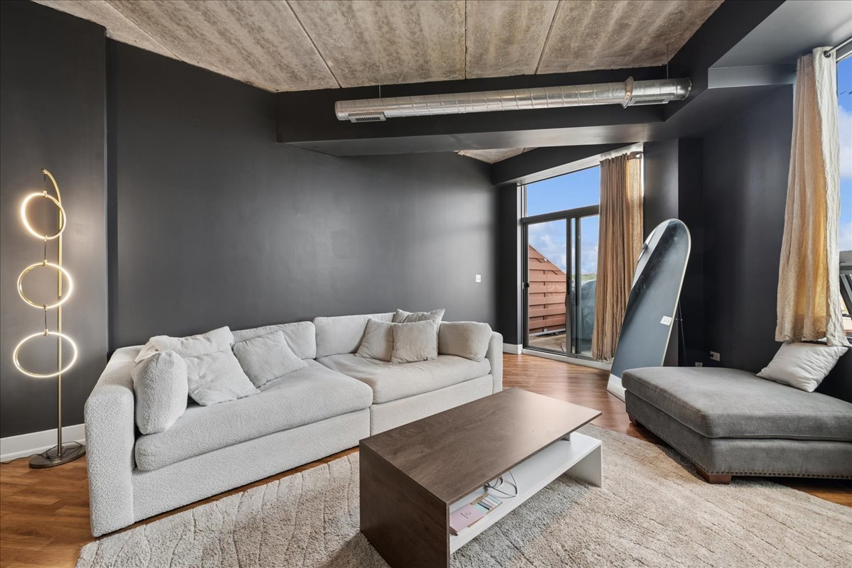 3201 W Leland Avenue Unit: 402