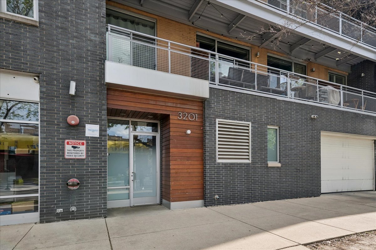 3201 W Leland Avenue Unit: 402