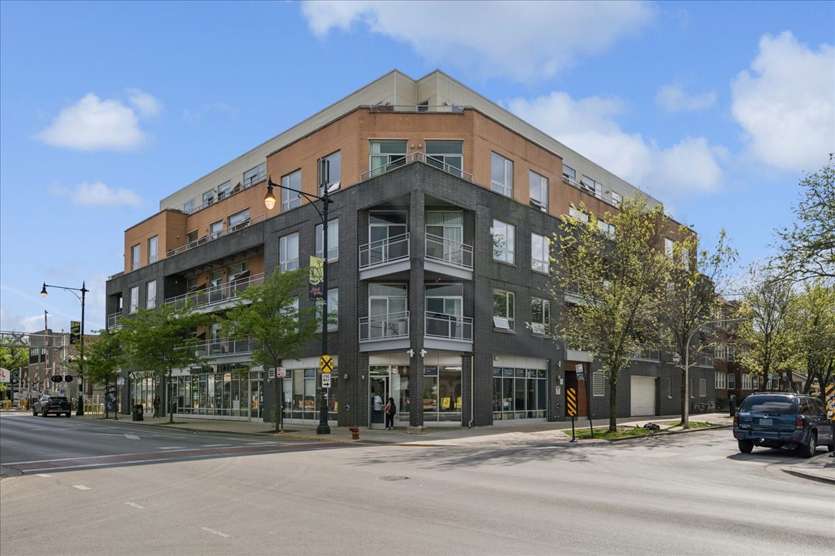 3201 W Leland Avenue Unit: 402
