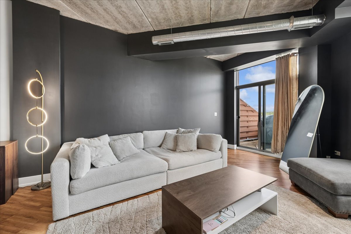 3201 W Leland Avenue Unit: 402