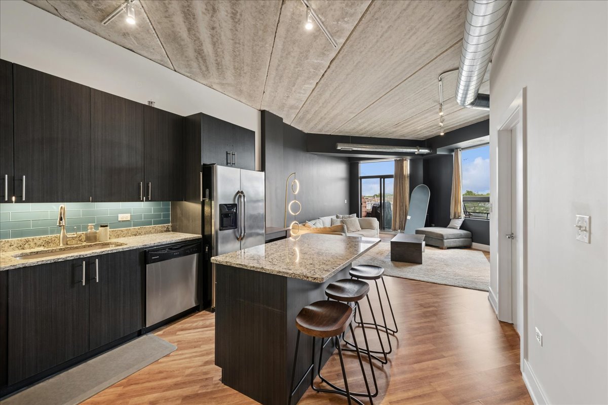 3201 W Leland Avenue Unit: 402