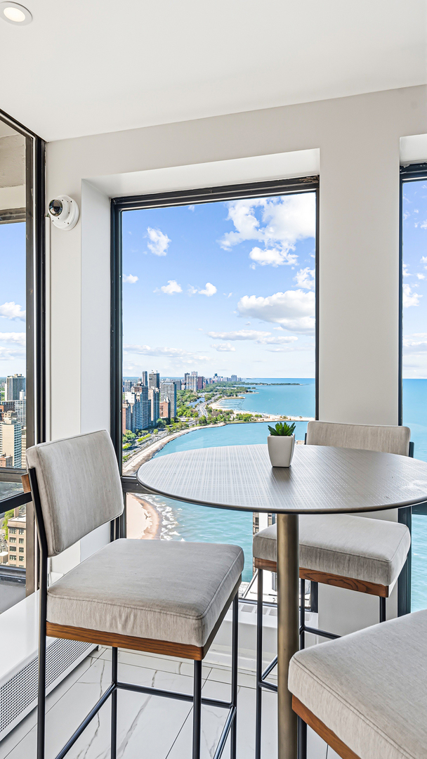 260 E Chestnut Street Unit: 314