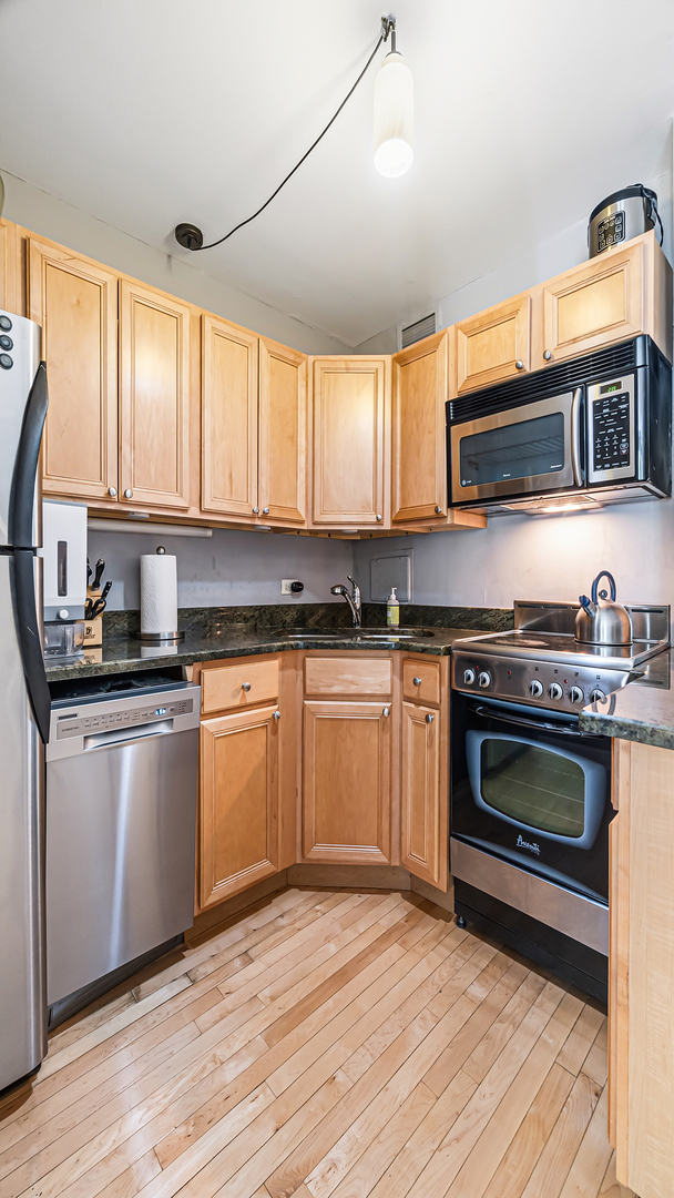 260 E Chestnut Street Unit: 314