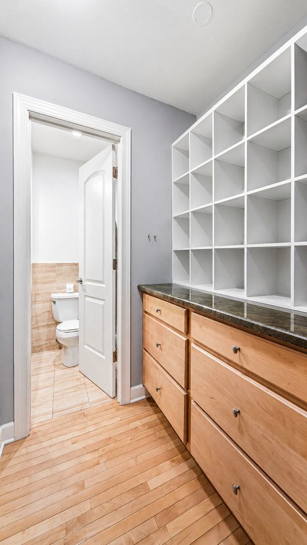 260 E Chestnut Street Unit: 314