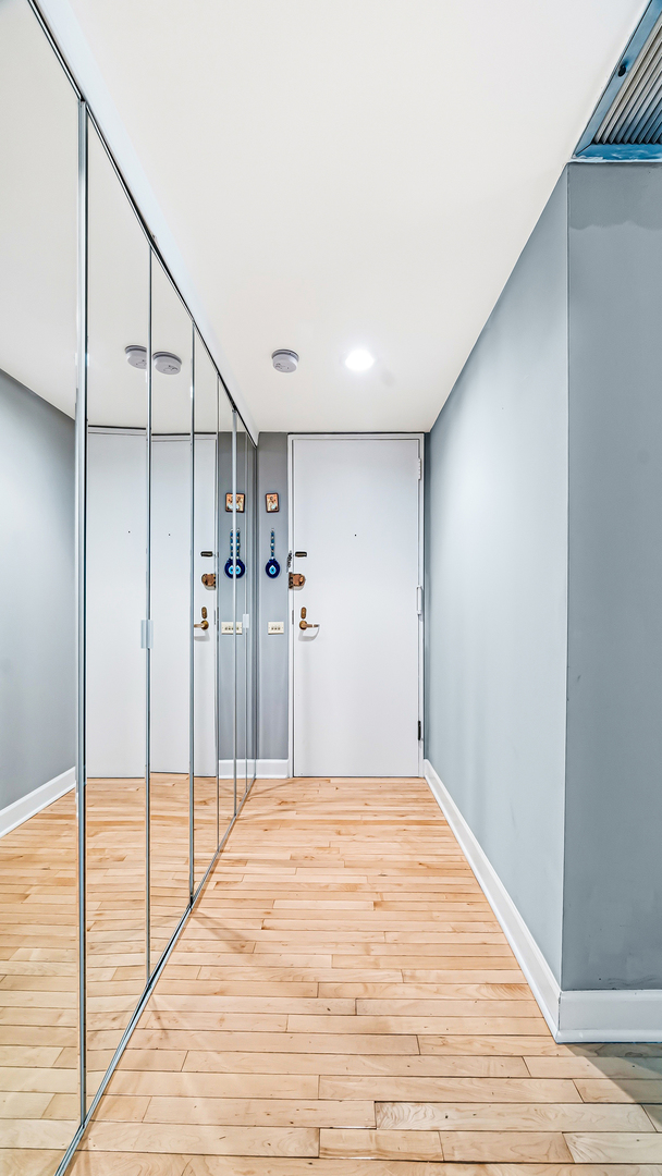 260 E Chestnut Street Unit: 314