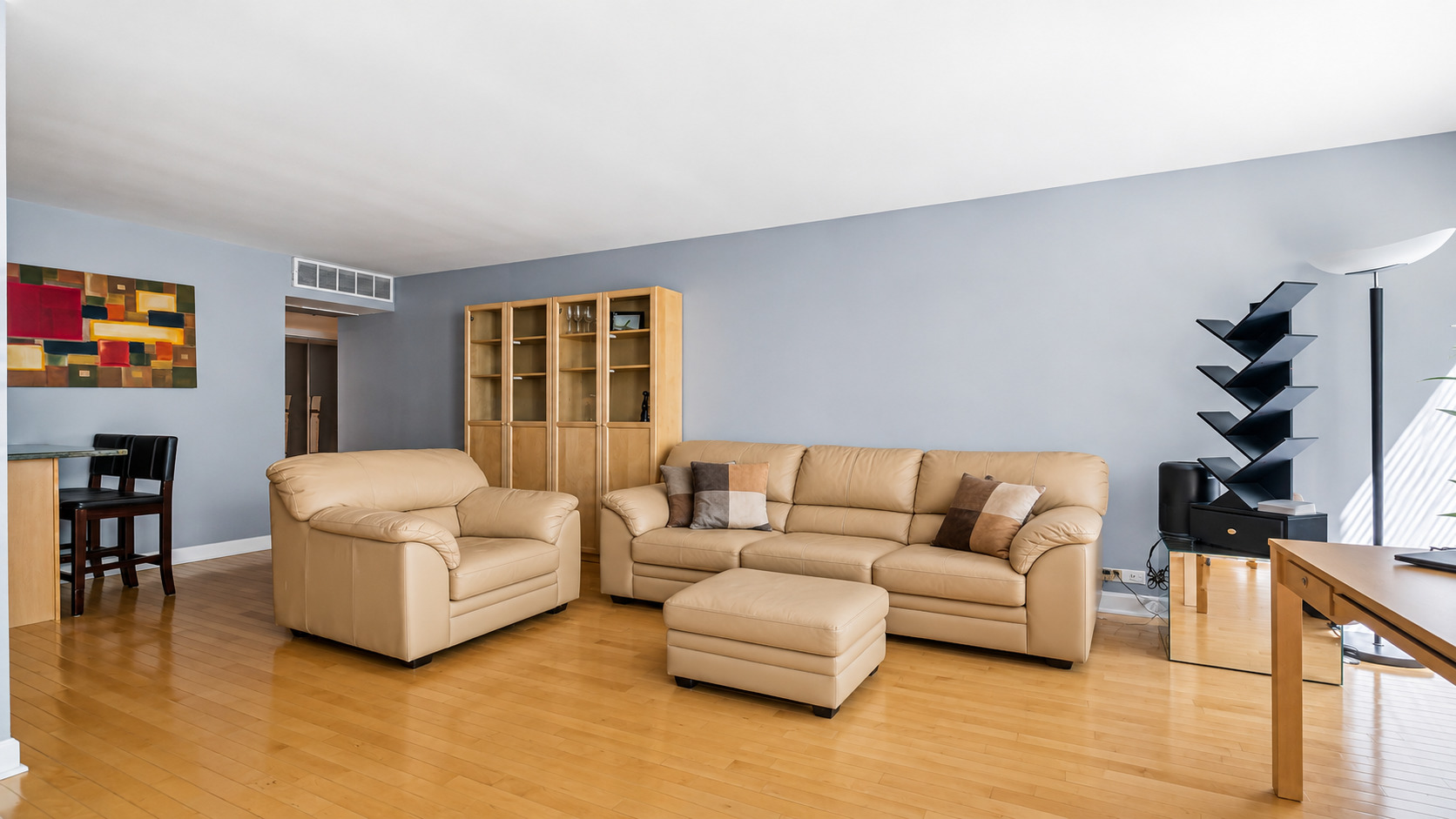 260 E Chestnut Street Unit: 314