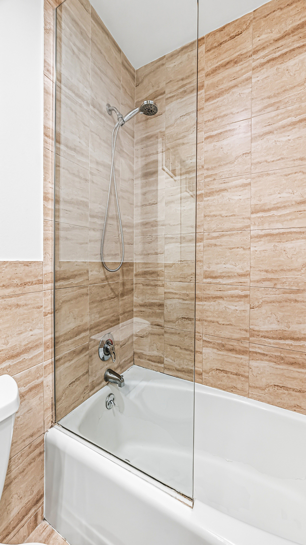 260 E Chestnut Street Unit: 314