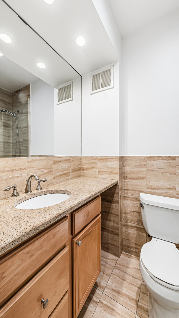 260 E Chestnut Street Unit: 314
