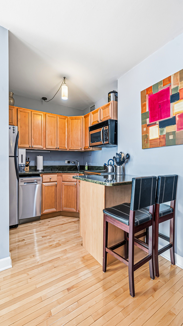260 E Chestnut Street Unit: 314