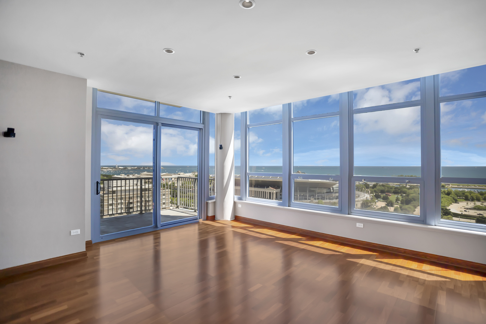 1600 S Prairie Avenue Unit: 2102