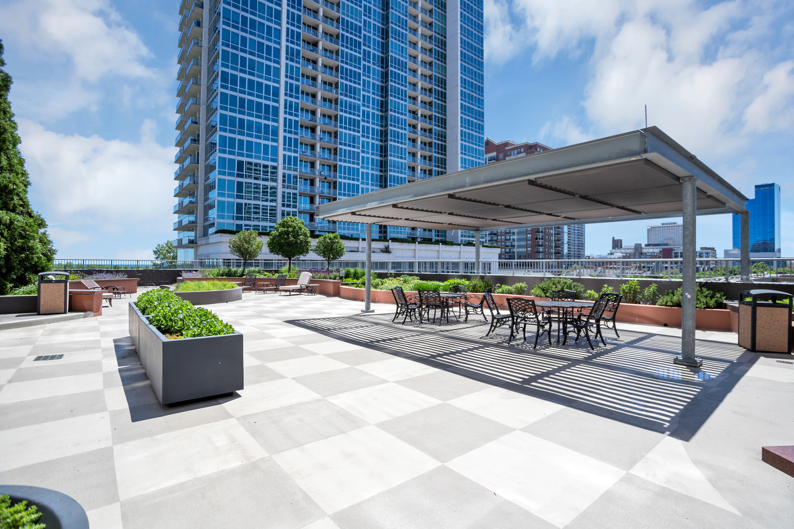 1600 S Prairie Avenue Unit: 2102