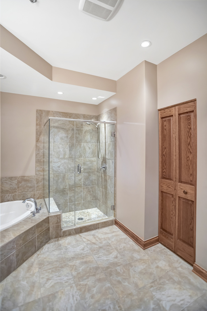 1600 S Prairie Avenue Unit: 2102