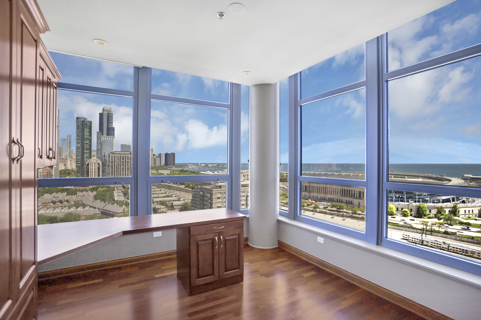 1600 S Prairie Avenue Unit: 2102