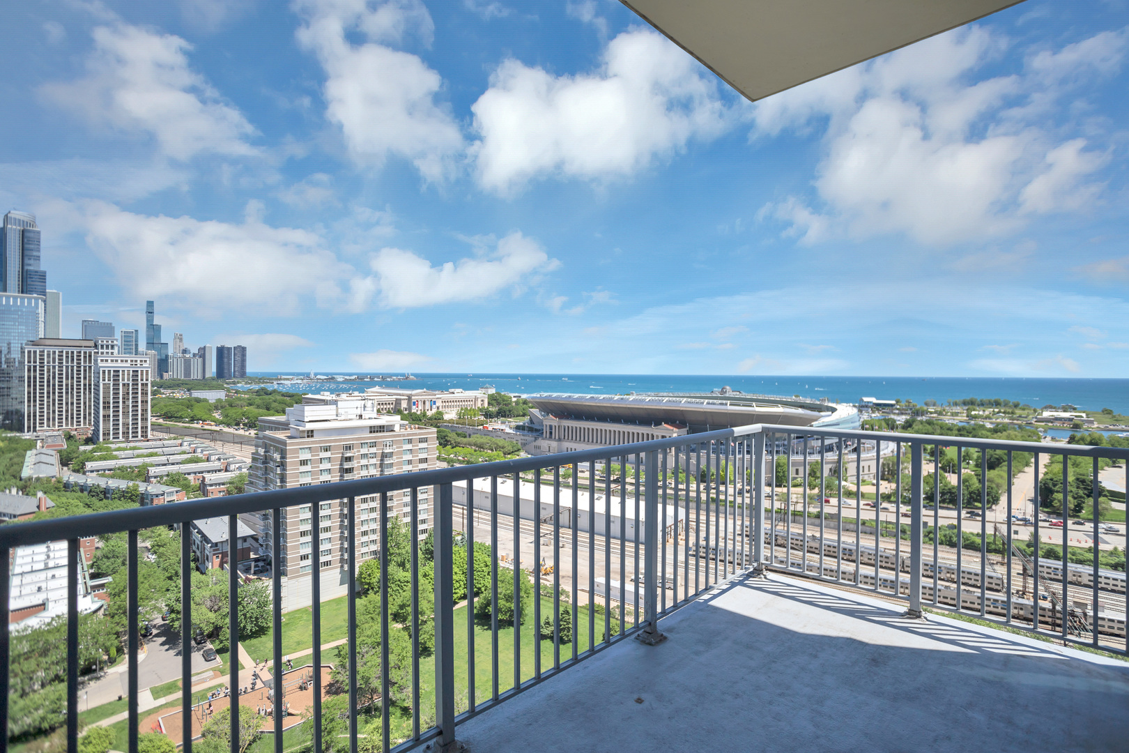 1600 S Prairie Avenue Unit: 2102