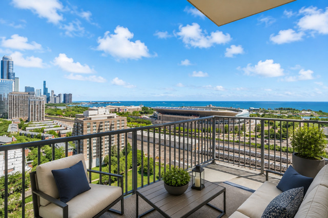 1600 S Prairie Avenue Unit: 2102