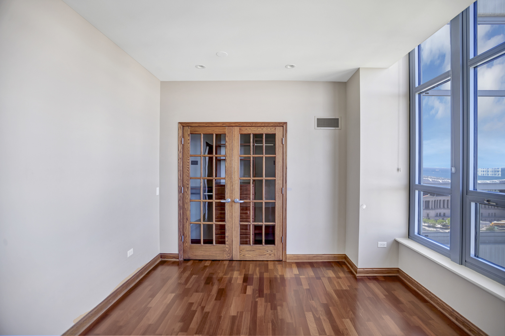 1600 S Prairie Avenue Unit: 2102