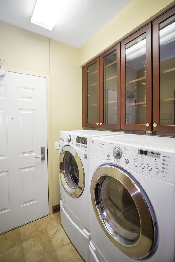 1600 S Prairie Avenue Unit: 2102