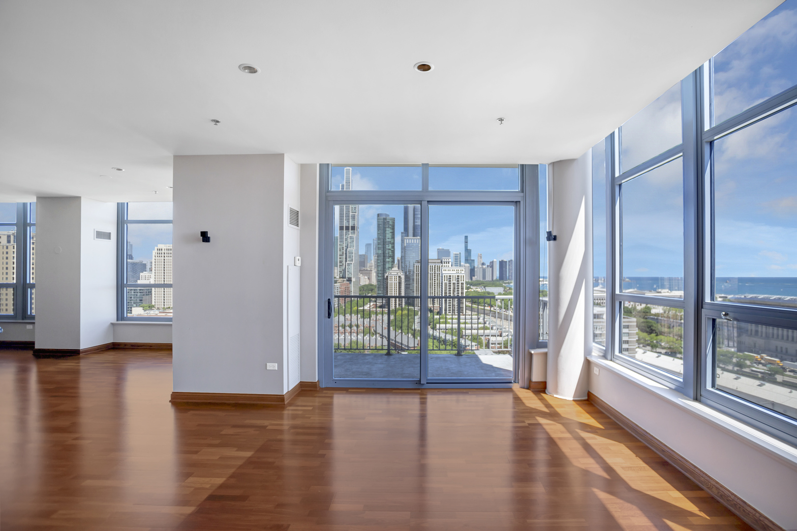 1600 S Prairie Avenue Unit: 2102