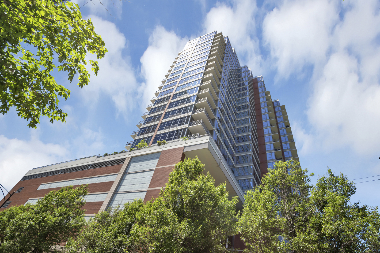 1600 S Prairie Avenue Unit: 2102