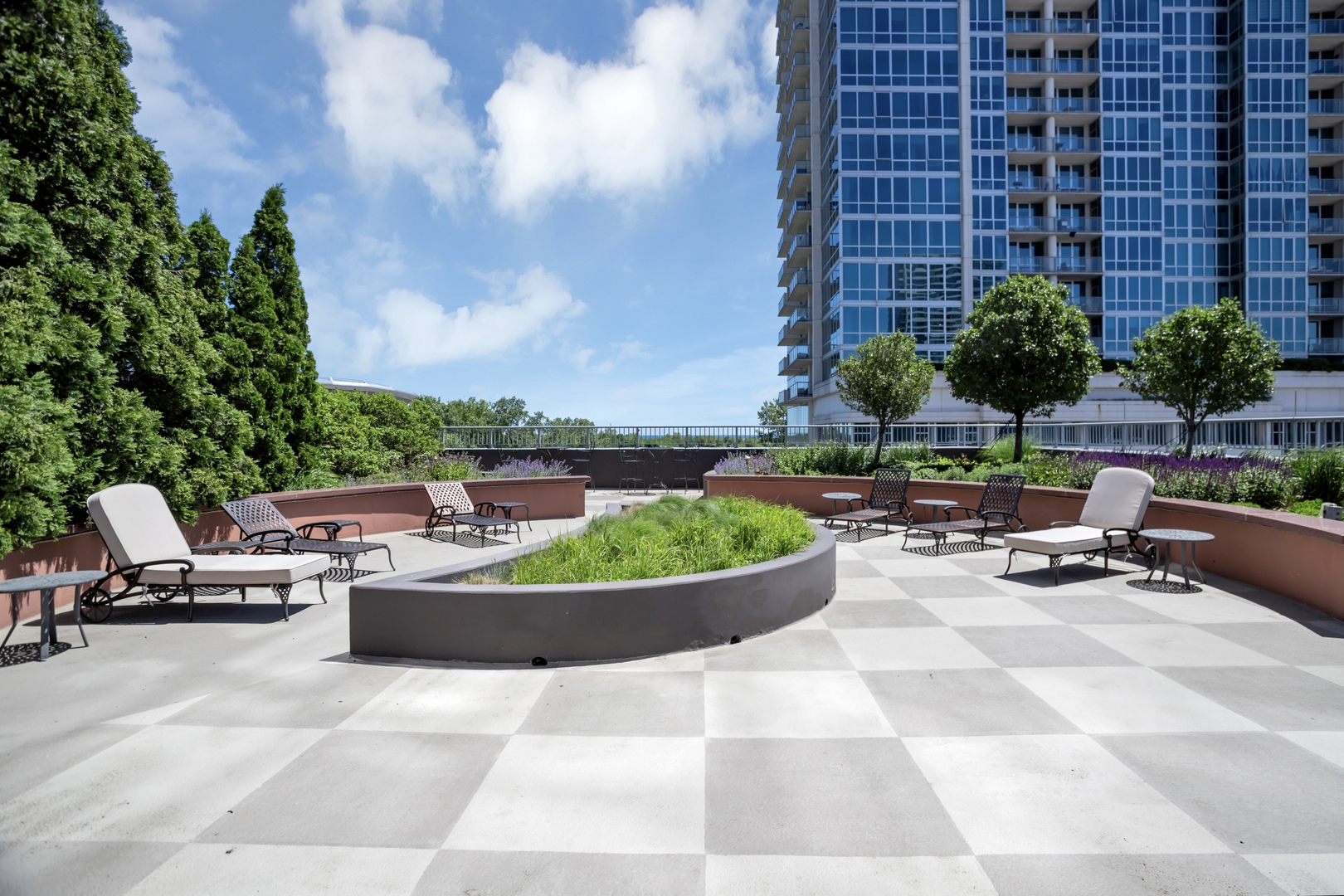 1600 S Prairie Avenue Unit: 2102
