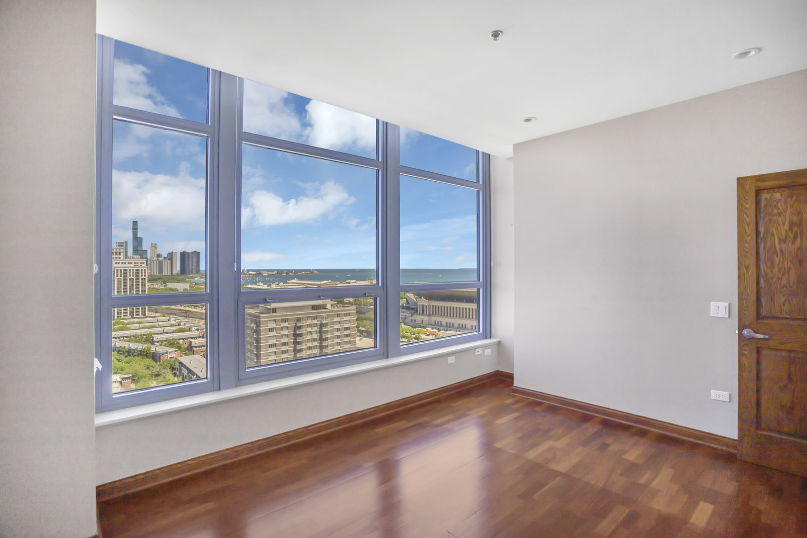 1600 S Prairie Avenue Unit: 2102