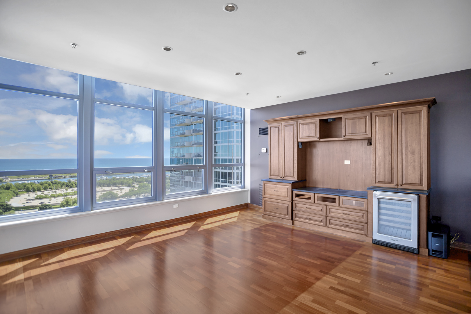 1600 S Prairie Avenue Unit: 2102