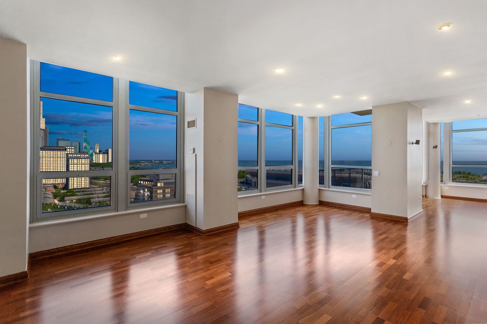 1600 S Prairie Avenue Unit: 2102