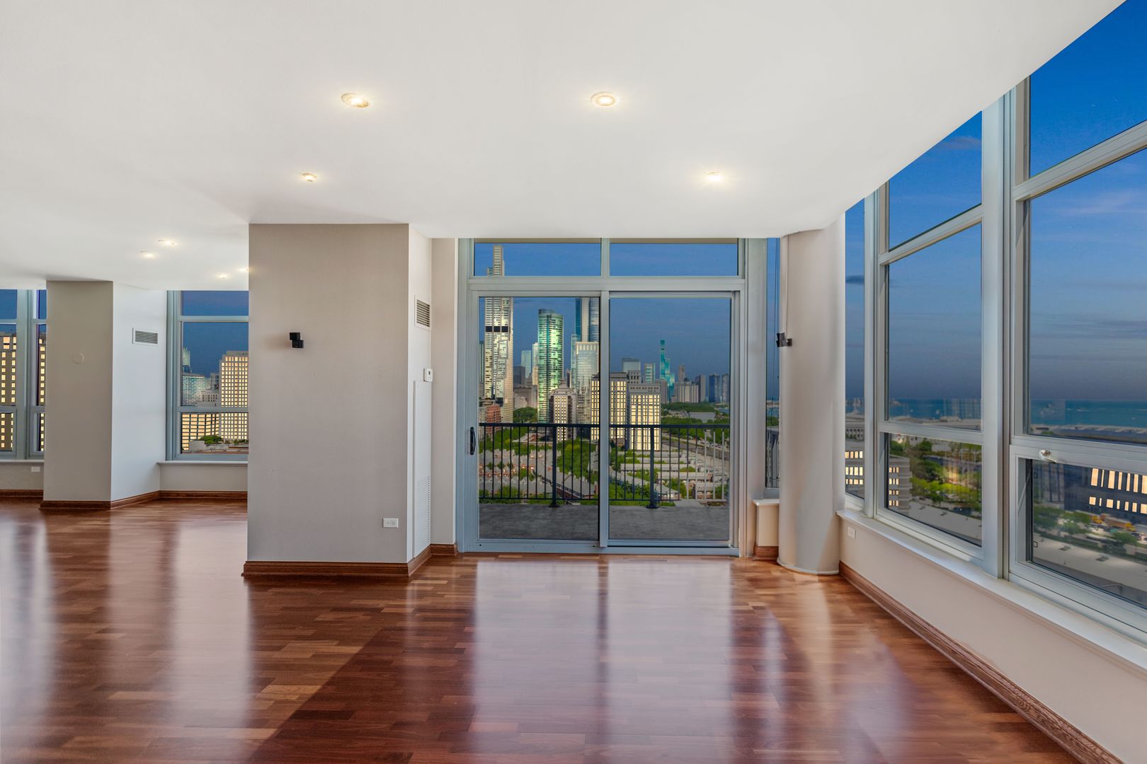1600 S Prairie Avenue Unit: 2102
